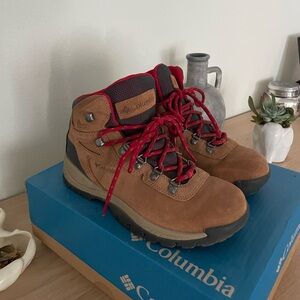 Columbia Newton Ridge hiking boots